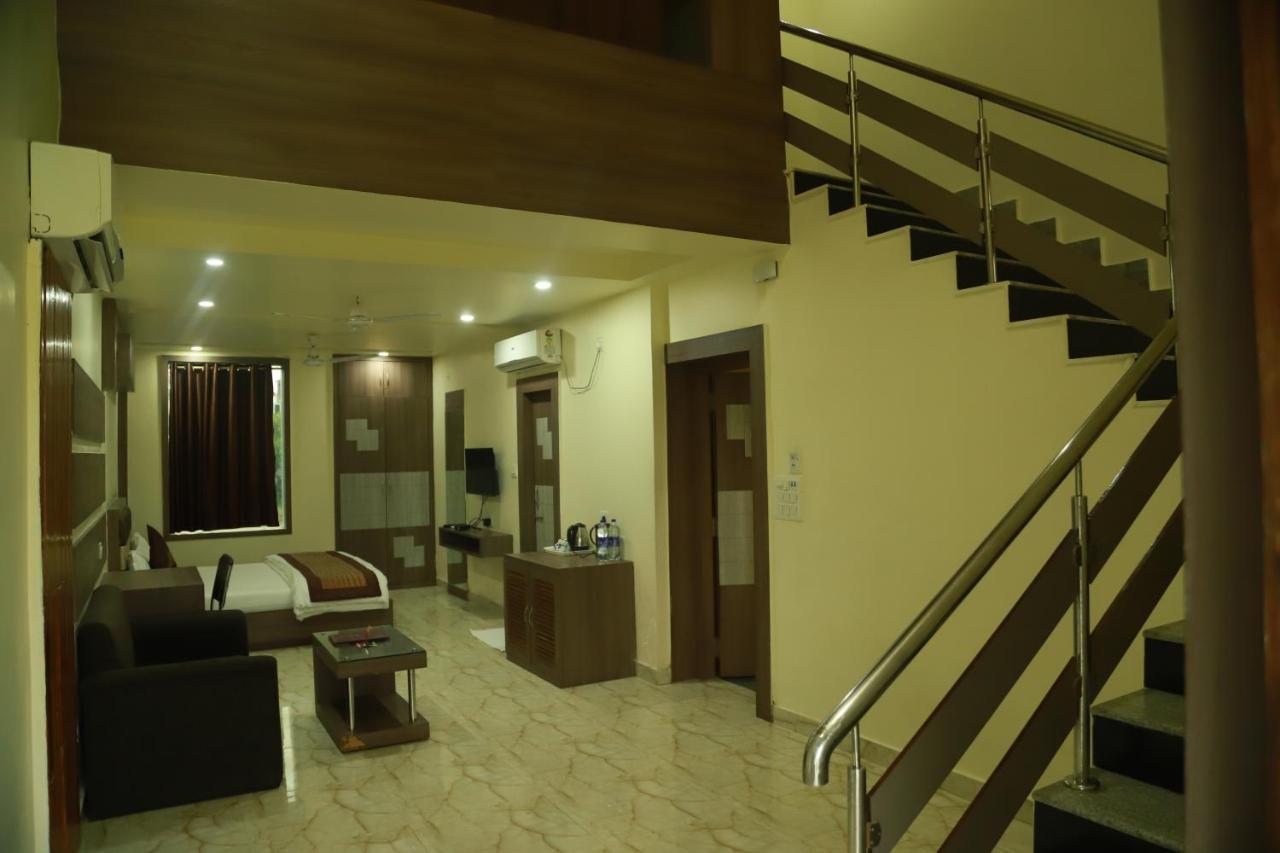 Hotel Sukhdeo Palace Gaya Ngoại thất bức ảnh
