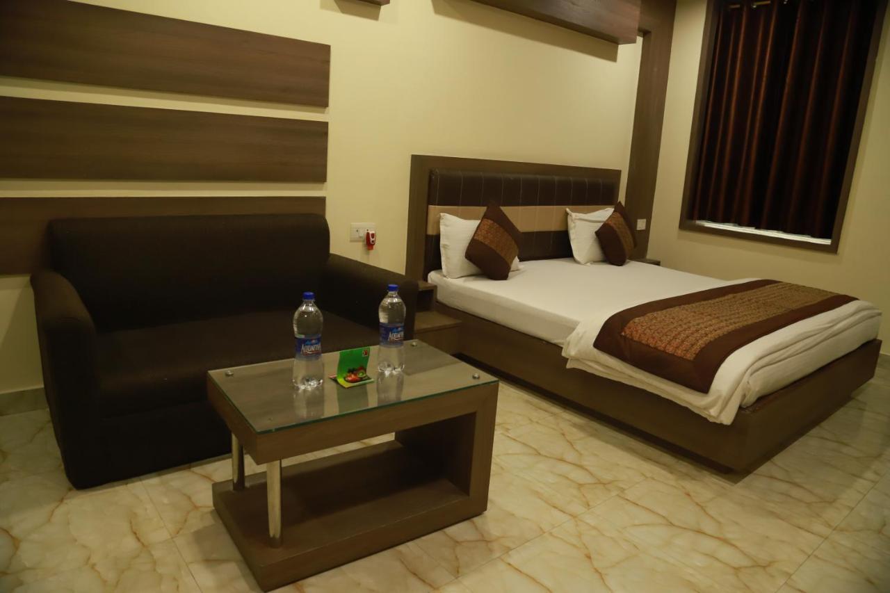 Hotel Sukhdeo Palace Gaya Ngoại thất bức ảnh